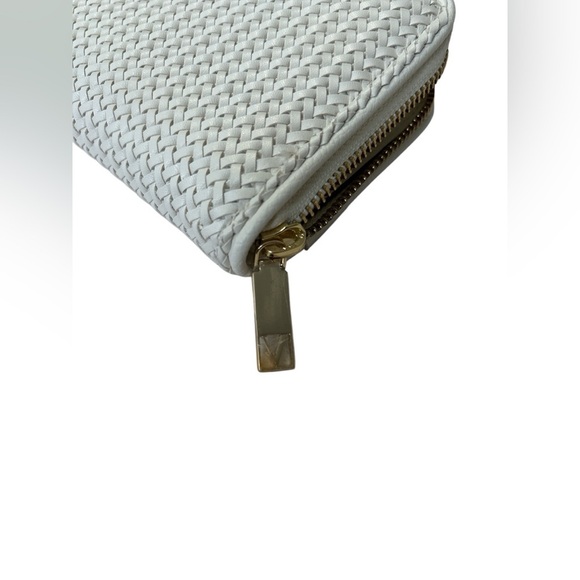 Victoria's Secret White Woven Zip-Around Wallet - Picture 6 of 8